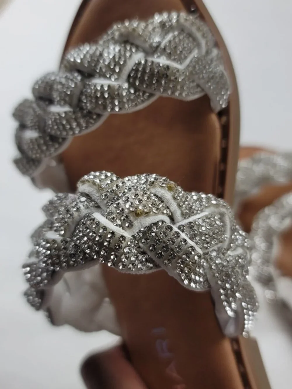 Tahari Rhinestone Braided Slide Sandals Girls Size 2 Tan Sparkly Dress Sandals